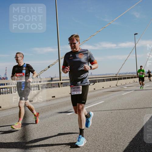 03.10.2025 - Köhlbrandbrückenlauf Michael Burmester http://msf.ph/oto/9042578 03.10.2025 12:23:55 Position 1 6465, 5671 meine-sportfotos.de