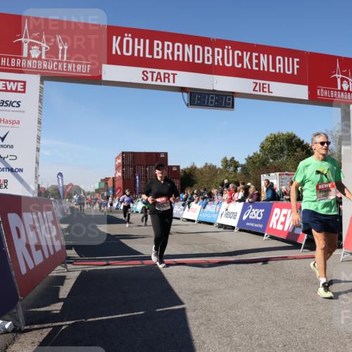03.10.2025 - Köhlbrandbrückenlauf Lena Gebhardt http://msf.ph/oto/9042579 03.10.2025 13:18:19 Ziel 4472, 4473, 4560, 4581, 4600, 4661, 4760, 5379, 5440, 5454, 5691, 5722, 5816, 6001, 6310 meine-sportfotos.de