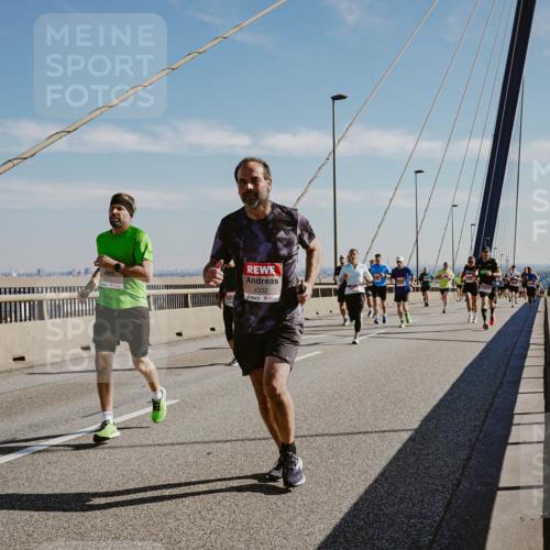 03.10.2025 - Köhlbrandbrückenlauf Michael Burmester http://msf.ph/oto/9042584 03.10.2025 12:23:58 Position 1 4332 meine-sportfotos.de