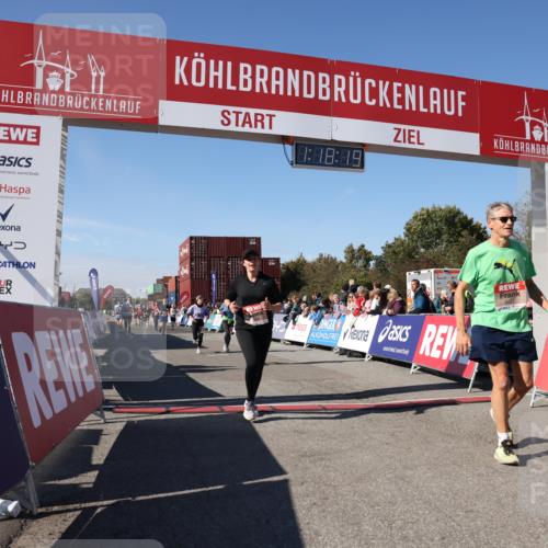 03.10.2025 - Köhlbrandbrückenlauf Lena Gebhardt http://msf.ph/oto/9042585 03.10.2025 13:18:19 Ziel 4472, 4473, 4560, 4581, 4600, 4661, 4760, 5379, 5440, 5454, 5691, 5722, 5816, 6001, 6310 meine-sportfotos.de