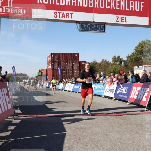 03.10.2025 - Köhlbrandbrückenlauf Lena Gebhardt http://msf.ph/oto/9042589 03.10.2025 12:59:07 Ziel 4126, 4164, 5967, 6036, 6329, 6390, 6478, 6493, 6674 meine-sportfotos.de