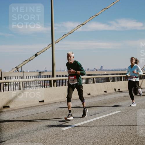 03.10.2025 - Köhlbrandbrückenlauf Michael Burmester http://msf.ph/oto/9042602 03.10.2025 12:24:00 Position 1  meine-sportfotos.de
