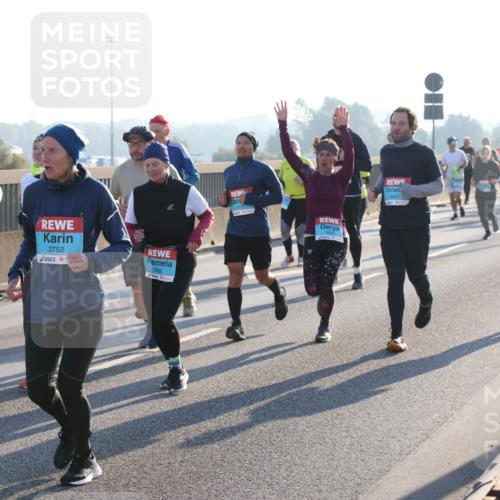 03.10.2025 - Köhlbrandbrückenlauf Lena Gebhardt http://msf.ph/oto/9042608 03.10.2025 09:26:09 Position 1 2752, 3001, 3669 meine-sportfotos.de