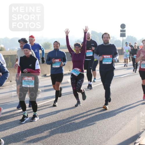03.10.2025 - Köhlbrandbrückenlauf Lena Gebhardt http://msf.ph/oto/9042615 03.10.2025 09:26:09 Position 1 2752, 3001, 2376, 3669 meine-sportfotos.de