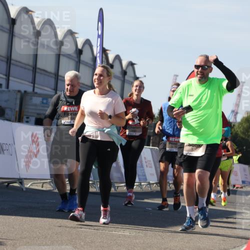 03.10.2025 - Köhlbrandbrückenlauf Luisa Fischer http://msf.ph/oto/9042618 03.10.2025 13:37:01 Ziel 5287, 5313, 5507, 5592, 5808, 6104 meine-sportfotos.de