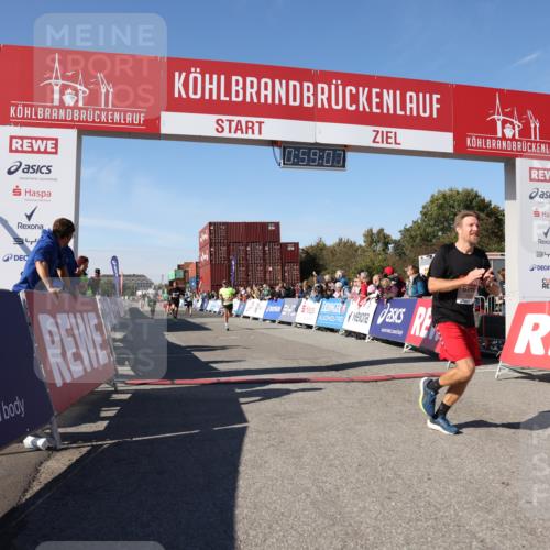 03.10.2025 - Köhlbrandbrückenlauf Lena Gebhardt http://msf.ph/oto/9042622 03.10.2025 12:59:08 Ziel 4126, 4164, 4226, 5967, 6036, 6329, 6390, 6478, 6493 meine-sportfotos.de