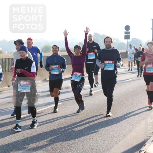 03.10.2025 - Köhlbrandbrückenlauf Lena Gebhardt http://msf.ph/oto/9042626 03.10.2025 09:26:10 Position 1 2376, 1001, 2752, 3001, 3669 meine-sportfotos.de