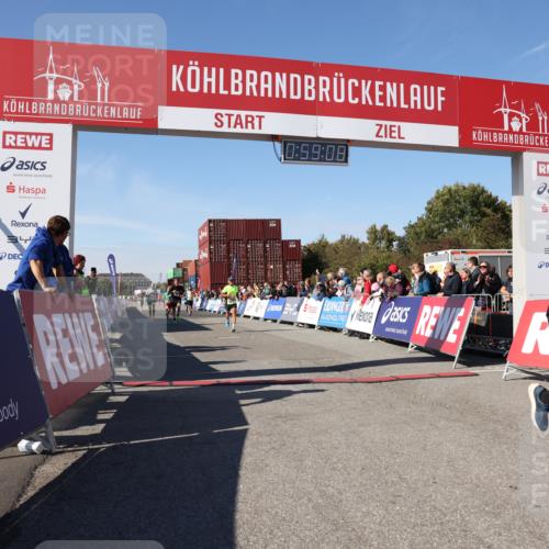 03.10.2025 - Köhlbrandbrückenlauf Lena Gebhardt http://msf.ph/oto/9042635 03.10.2025 12:59:08 Ziel 4126, 4164, 4226, 5967, 6036, 6329, 6390, 6478, 6493 meine-sportfotos.de