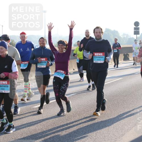 03.10.2025 - Köhlbrandbrückenlauf Lena Gebhardt http://msf.ph/oto/9042639 03.10.2025 09:26:10 Position 1 2376, 3510, 3001, 1001, 3669, 3663 meine-sportfotos.de