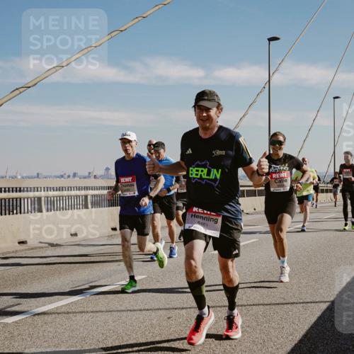 03.10.2025 - Köhlbrandbrückenlauf Michael Burmester http://msf.ph/oto/9042649 03.10.2025 12:24:03 Position 1 5, 6461, 6601 meine-sportfotos.de