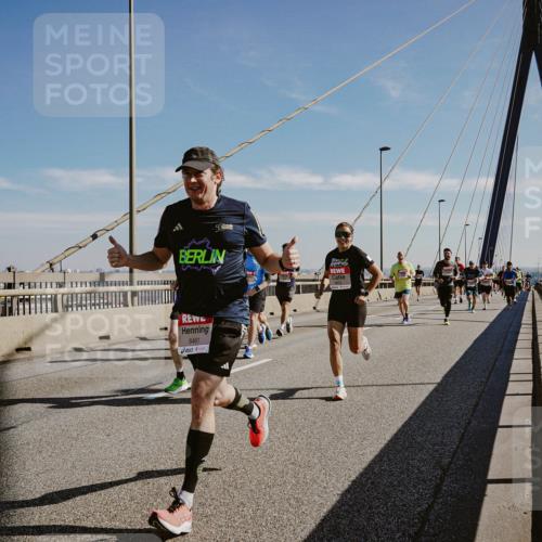 03.10.2025 - Köhlbrandbrückenlauf Michael Burmester http://msf.ph/oto/9042654 03.10.2025 12:24:03 Position 1 6461 meine-sportfotos.de