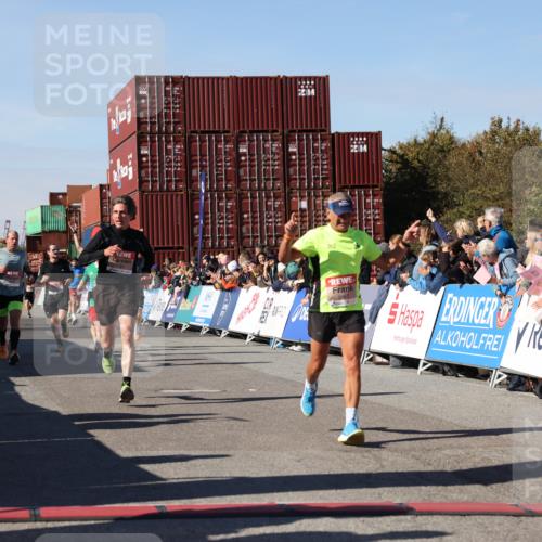03.10.2025 - Köhlbrandbrückenlauf Lena Gebhardt http://msf.ph/oto/9042656 03.10.2025 12:59:10 Ziel 4164, 4226, 5967, 6036, 6329, 6390, 6391, 6478, 6493 meine-sportfotos.de