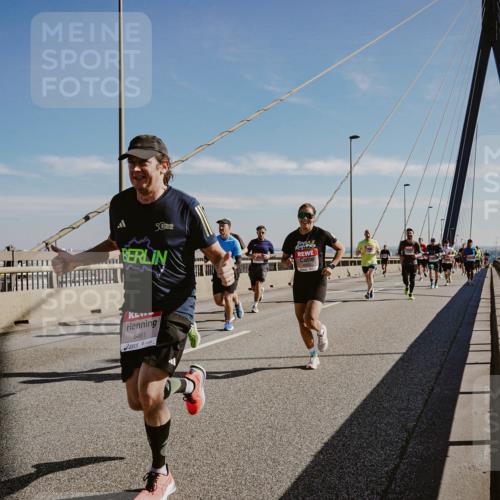 03.10.2025 - Köhlbrandbrückenlauf Michael Burmester http://msf.ph/oto/9042659 03.10.2025 12:24:03 Position 1 50, 6461 meine-sportfotos.de