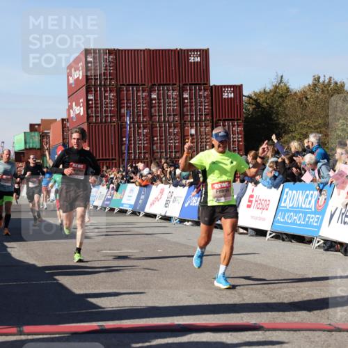 03.10.2025 - Köhlbrandbrückenlauf Lena Gebhardt http://msf.ph/oto/9042662 03.10.2025 12:59:10 Ziel 4164, 4226, 5967, 6036, 6329, 6390, 6391, 6478, 6493 meine-sportfotos.de