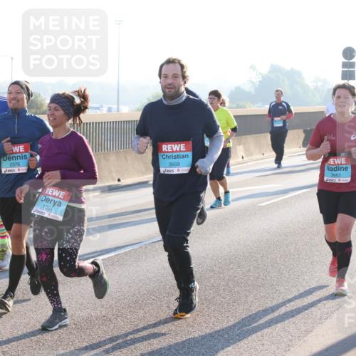 03.10.2025 - Köhlbrandbrückenlauf Lena Gebhardt http://msf.ph/oto/9042667 03.10.2025 09:26:11 Position 1 3510, 2376, 1001, 3669, 38, 3663 meine-sportfotos.de