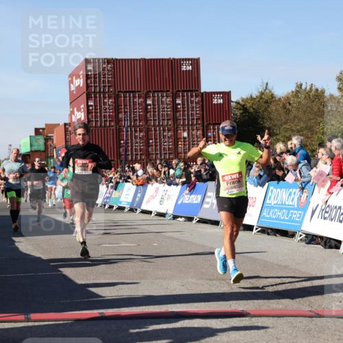 03.10.2025 - Köhlbrandbrückenlauf Lena Gebhardt http://msf.ph/oto/9042670 03.10.2025 12:59:10 Ziel 4164, 4226, 5967, 6036, 6329, 6390, 6391, 6478, 6493 meine-sportfotos.de