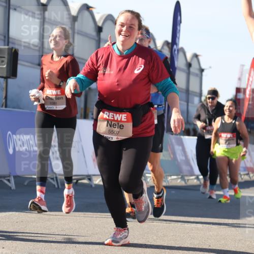 03.10.2025 - Köhlbrandbrückenlauf Luisa Fischer http://msf.ph/oto/9042679 03.10.2025 13:37:05 Ziel 5262, 5287, 5303, 5507, 5592, 6104, 6380, 6381 meine-sportfotos.de