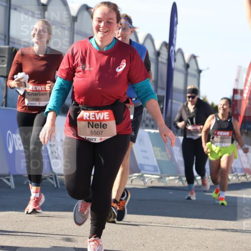 03.10.2025 - Köhlbrandbrückenlauf Luisa Fischer http://msf.ph/oto/9042684 03.10.2025 13:37:05 Ziel 5262, 5287, 5303, 5507, 5592, 6104, 6380, 6381 meine-sportfotos.de