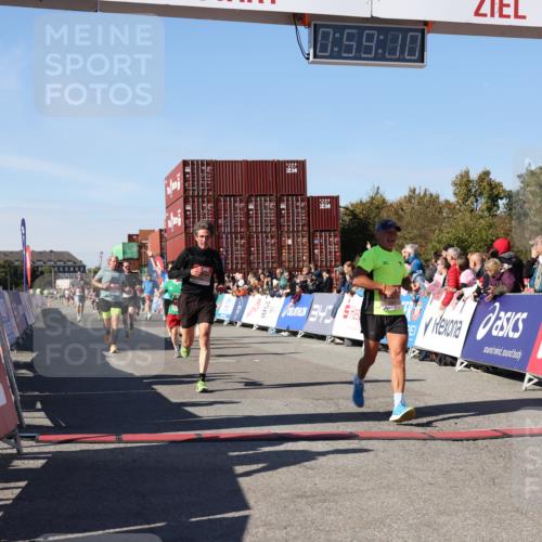 03.10.2025 - Köhlbrandbrückenlauf Lena Gebhardt http://msf.ph/oto/9042692 03.10.2025 12:59:11 Ziel 4164, 4226, 4441, 5967, 6036, 6329, 6390, 6391, 6478, 6493 meine-sportfotos.de