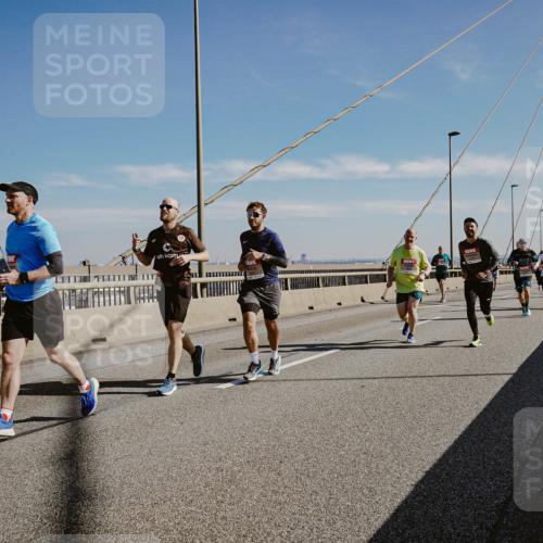 03.10.2025 - Köhlbrandbrückenlauf Michael Burmester http://msf.ph/oto/9042693 03.10.2025 12:24:05 Position 1  meine-sportfotos.de