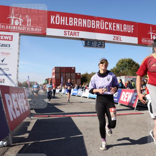 03.10.2025 - Köhlbrandbrückenlauf Lena Gebhardt http://msf.ph/oto/9042699 03.10.2025 13:18:24 Ziel 4154, 4280, 4341, 4560, 4581, 4600, 4760, 4819, 4882, 5192, 5379, 5440, 5691, 5722, 5816, 6001 meine-sportfotos.de