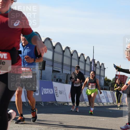 03.10.2025 - Köhlbrandbrückenlauf Luisa Fischer http://msf.ph/oto/9042709 03.10.2025 13:37:07 Ziel 5262, 5303, 5466, 5507, 5592, 6104, 6380, 6381, 6521 meine-sportfotos.de