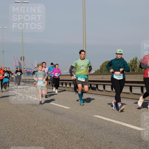 03.10.2025 - Köhlbrandbrückenlauf Fabian Wolf http://msf.ph/oto/9042711 03.10.2025 09:56:04 Position 3 1806, 2061, 1418 meine-sportfotos.de
