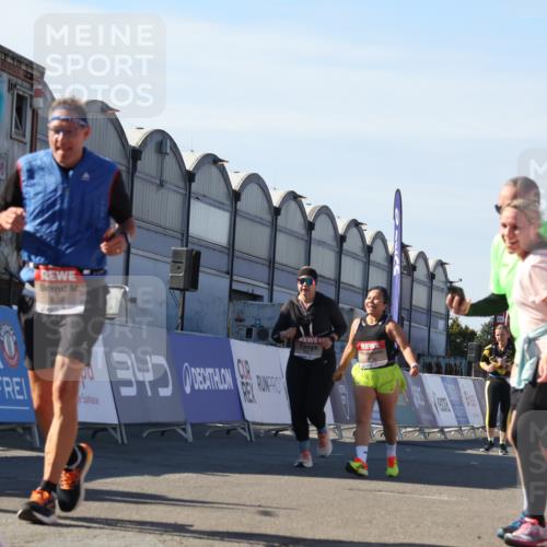 03.10.2025 - Köhlbrandbrückenlauf Luisa Fischer http://msf.ph/oto/9042716 03.10.2025 13:37:08 Ziel 5262, 5303, 5466, 5507, 5576, 5592, 6104, 6380, 6381, 6521 meine-sportfotos.de