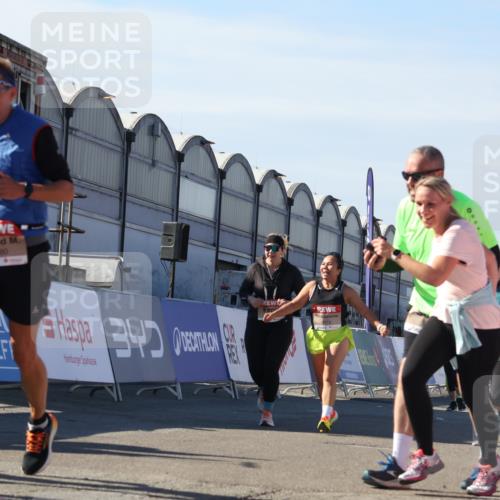 03.10.2025 - Köhlbrandbrückenlauf Luisa Fischer http://msf.ph/oto/9042721 03.10.2025 13:37:08 Ziel 5262, 5303, 5466, 5507, 5576, 5592, 6104, 6380, 6381, 6521 meine-sportfotos.de