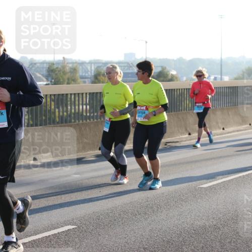 03.10.2025 - Köhlbrandbrückenlauf Lena Gebhardt http://msf.ph/oto/9042722 03.10.2025 09:26:14 Position 1 24, 2838 meine-sportfotos.de