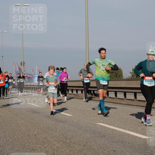 03.10.2025 - Köhlbrandbrückenlauf Fabian Wolf http://msf.ph/oto/9042729 03.10.2025 09:56:05 Position 3 1806, 1362, 1418 meine-sportfotos.de