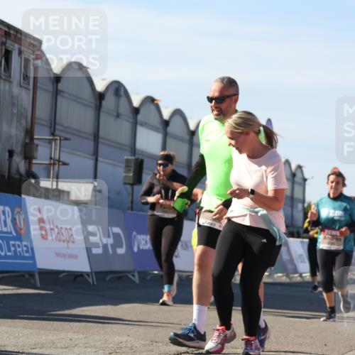 03.10.2025 - Köhlbrandbrückenlauf Luisa Fischer http://msf.ph/oto/9042734 03.10.2025 13:37:09 Ziel 5262, 5303, 5466, 5507, 5576, 5592, 6104, 6380, 6381, 6521 meine-sportfotos.de