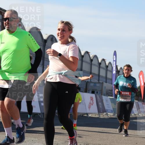 03.10.2025 - Köhlbrandbrückenlauf Luisa Fischer http://msf.ph/oto/9042746 03.10.2025 13:37:10 Ziel 5262, 5303, 5466, 5507, 5576, 5592, 6104, 6380, 6381, 6521 meine-sportfotos.de