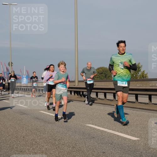 03.10.2025 - Köhlbrandbrückenlauf Fabian Wolf http://msf.ph/oto/9042753 03.10.2025 09:56:06 Position 3 3, 1806, 1362 meine-sportfotos.de