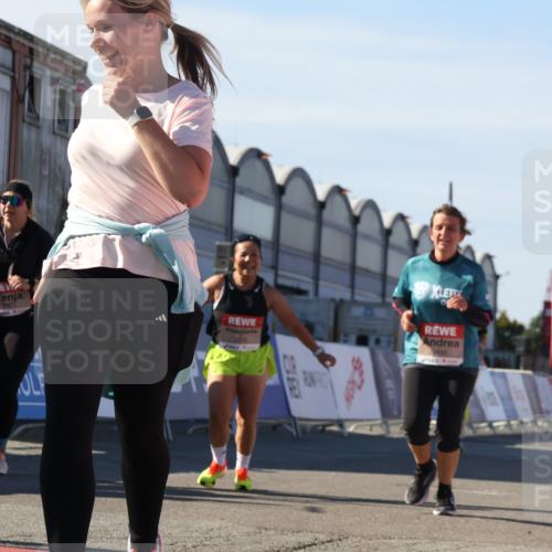 03.10.2025 - Köhlbrandbrückenlauf Luisa Fischer http://msf.ph/oto/9042755 03.10.2025 13:37:10 Ziel 5262, 5303, 5466, 5507, 5576, 5592, 6104, 6380, 6381, 6521 meine-sportfotos.de