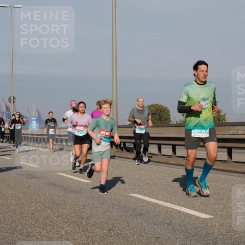 03.10.2025 - Köhlbrandbrückenlauf Fabian Wolf http://msf.ph/oto/9042759 03.10.2025 09:56:06 Position 3 1806, 1362 meine-sportfotos.de