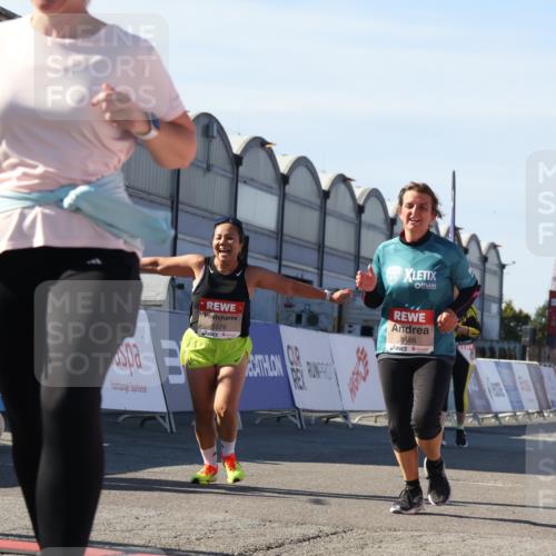 03.10.2025 - Köhlbrandbrückenlauf Luisa Fischer http://msf.ph/oto/9042760 03.10.2025 13:37:11 Ziel 5143, 5262, 5303, 5466, 5507, 5576, 5592, 6104, 6380, 6381, 6521 meine-sportfotos.de