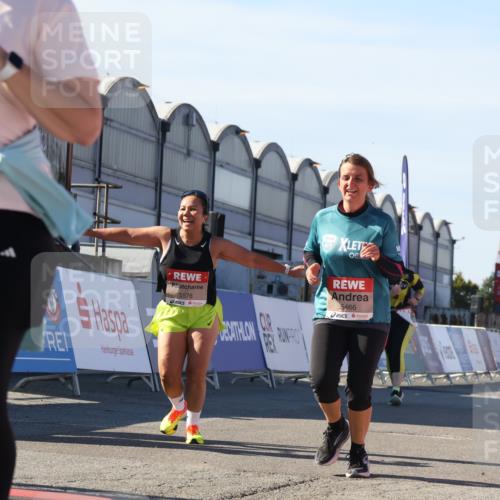 03.10.2025 - Köhlbrandbrückenlauf Luisa Fischer http://msf.ph/oto/9042765 03.10.2025 13:37:11 Ziel 5143, 5262, 5303, 5466, 5507, 5576, 5592, 6104, 6380, 6381, 6521 meine-sportfotos.de