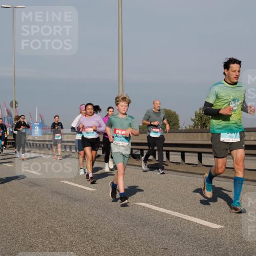 03.10.2025 - Köhlbrandbrückenlauf Fabian Wolf http://msf.ph/oto/9042766 03.10.2025 09:56:06 Position 3 35 meine-sportfotos.de