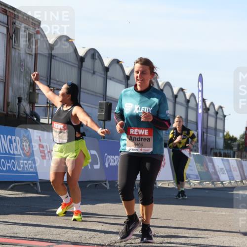 03.10.2025 - Köhlbrandbrückenlauf Luisa Fischer http://msf.ph/oto/9042772 03.10.2025 13:37:12 Ziel 5143, 5262, 5303, 5466, 5507, 5576, 6104, 6380, 6381, 6521 meine-sportfotos.de