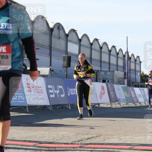 03.10.2025 - Köhlbrandbrückenlauf Luisa Fischer http://msf.ph/oto/9042801 03.10.2025 13:37:14 Ziel 5143, 5262, 5303, 5466, 5507, 5576, 6104, 6380, 6381, 6521 meine-sportfotos.de