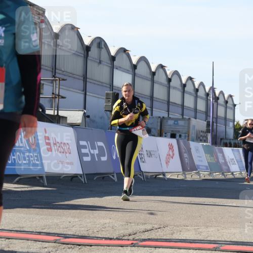 03.10.2025 - Köhlbrandbrückenlauf Luisa Fischer http://msf.ph/oto/9042805 03.10.2025 13:37:14 Ziel 5143, 5262, 5303, 5466, 5507, 5576, 6104, 6380, 6381, 6521 meine-sportfotos.de