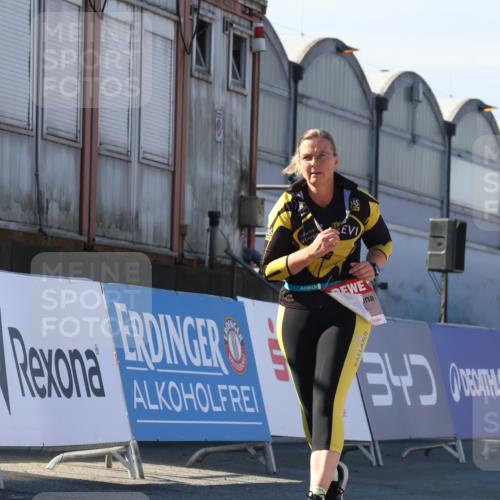 03.10.2025 - Köhlbrandbrückenlauf Luisa Fischer http://msf.ph/oto/9042809 03.10.2025 13:37:15 Ziel 5143, 5262, 5303, 5466, 5507, 5576, 6104, 6380, 6381, 6521 meine-sportfotos.de