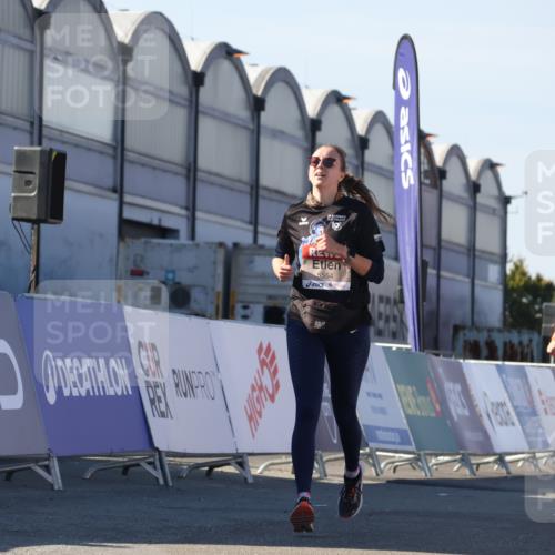 03.10.2025 - Köhlbrandbrückenlauf Luisa Fischer http://msf.ph/oto/9042829 03.10.2025 13:37:18 Ziel 5143, 5262, 5303, 5466, 5554, 5576, 6000, 6380, 6381, 6521 meine-sportfotos.de