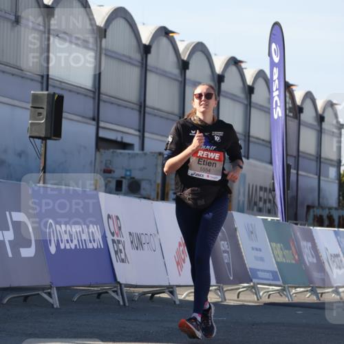 03.10.2025 - Köhlbrandbrückenlauf Luisa Fischer http://msf.ph/oto/9042835 03.10.2025 13:37:18 Ziel 5143, 5262, 5303, 5466, 5554, 5576, 6000, 6380, 6381, 6521 meine-sportfotos.de