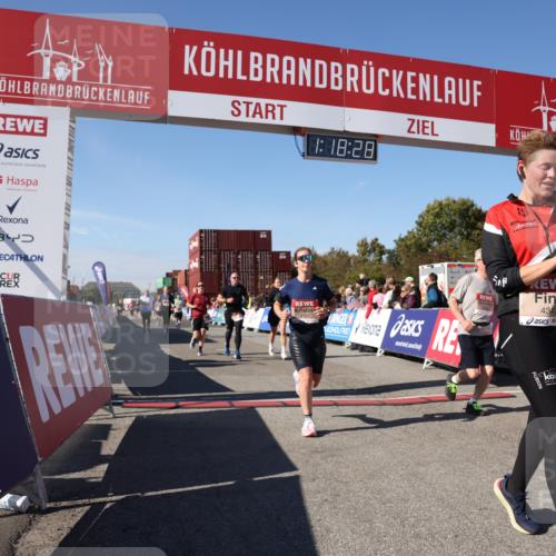 03.10.2025 - Köhlbrandbrückenlauf Lena Gebhardt http://msf.ph/oto/9042836 03.10.2025 13:18:29 Ziel 4154, 4280, 4341, 4560, 4760, 4819, 4826, 4882, 5178, 5192, 5379, 5440, 5722, 5816, 6084, 6700 meine-sportfotos.de