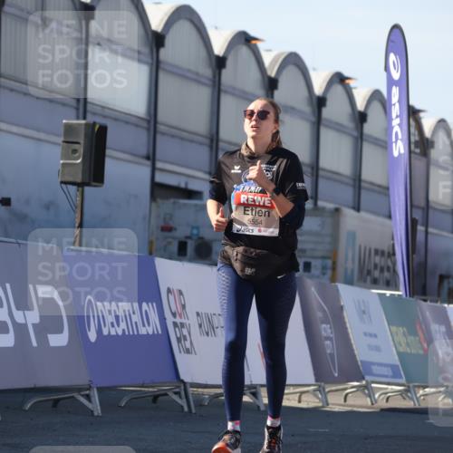 03.10.2025 - Köhlbrandbrückenlauf Luisa Fischer http://msf.ph/oto/9042839 03.10.2025 13:37:19 Ziel 5143, 5241, 5262, 5303, 5466, 5554, 5576, 6000, 6380, 6381, 6521 meine-sportfotos.de