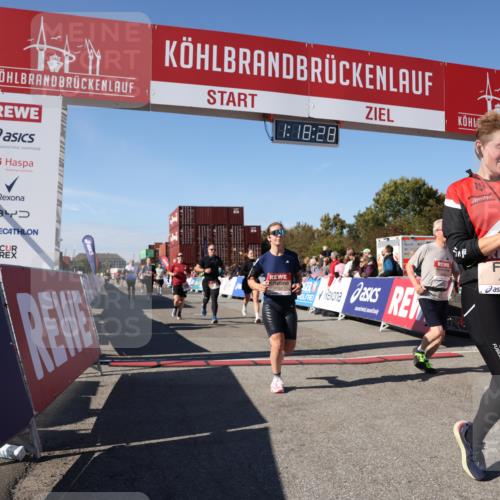 03.10.2025 - Köhlbrandbrückenlauf Lena Gebhardt http://msf.ph/oto/9042847 03.10.2025 13:18:29 Ziel 4154, 4280, 4341, 4560, 4760, 4819, 4826, 4882, 5178, 5192, 5379, 5440, 5722, 5816, 6084, 6700 meine-sportfotos.de