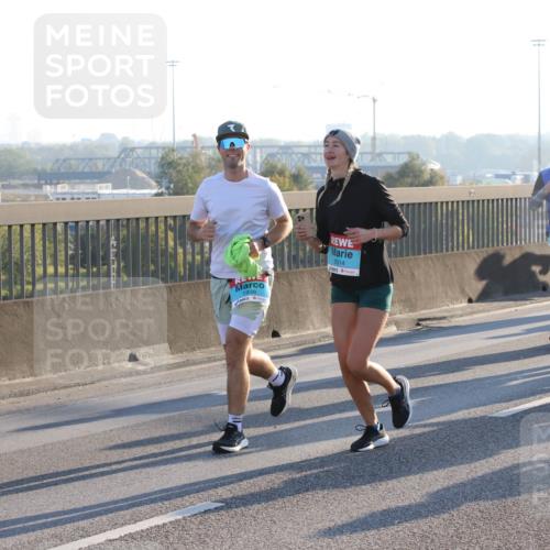 03.10.2025 - Köhlbrandbrückenlauf Lena Gebhardt http://msf.ph/oto/9042867 03.10.2025 09:26:18 Position 1 1938, 2514 meine-sportfotos.de