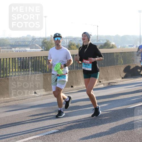03.10.2025 - Köhlbrandbrückenlauf Lena Gebhardt http://msf.ph/oto/9042871 03.10.2025 09:26:18 Position 1 1938, 2514 meine-sportfotos.de